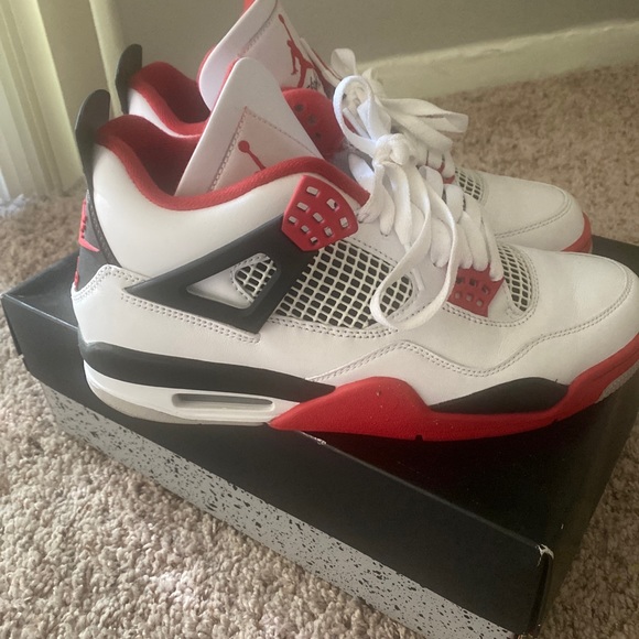 Jordan 4s Retros size 9 good condition